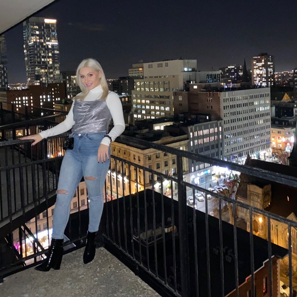 Meet Your Posher! - Picture 1 of 2